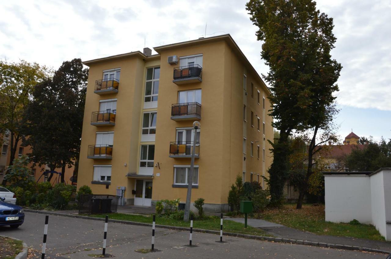 Res Apartman Apartment Eger Exterior photo