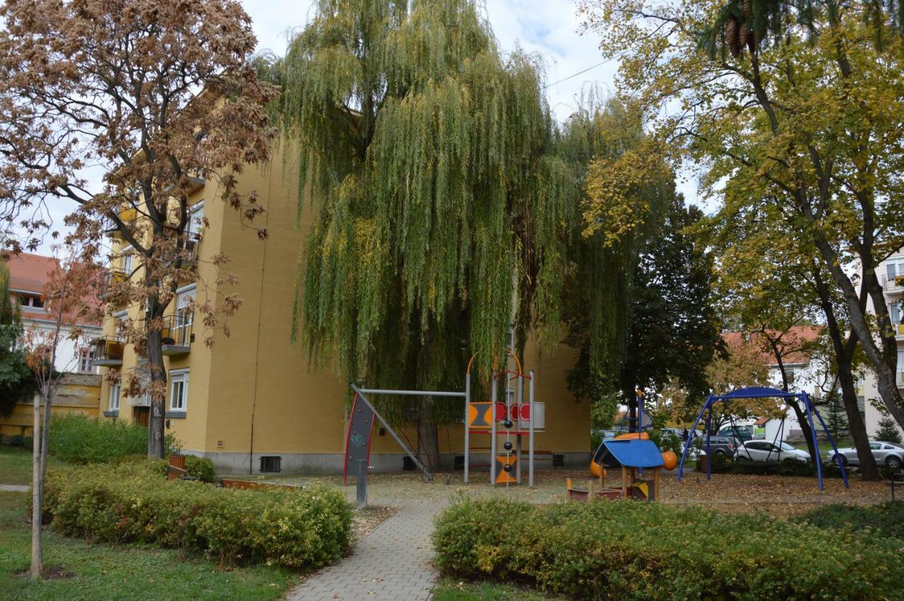 Res Apartman Eger Exterior photo
